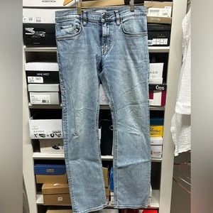 Tecovas 32x32 slim jeans. Light Wash.